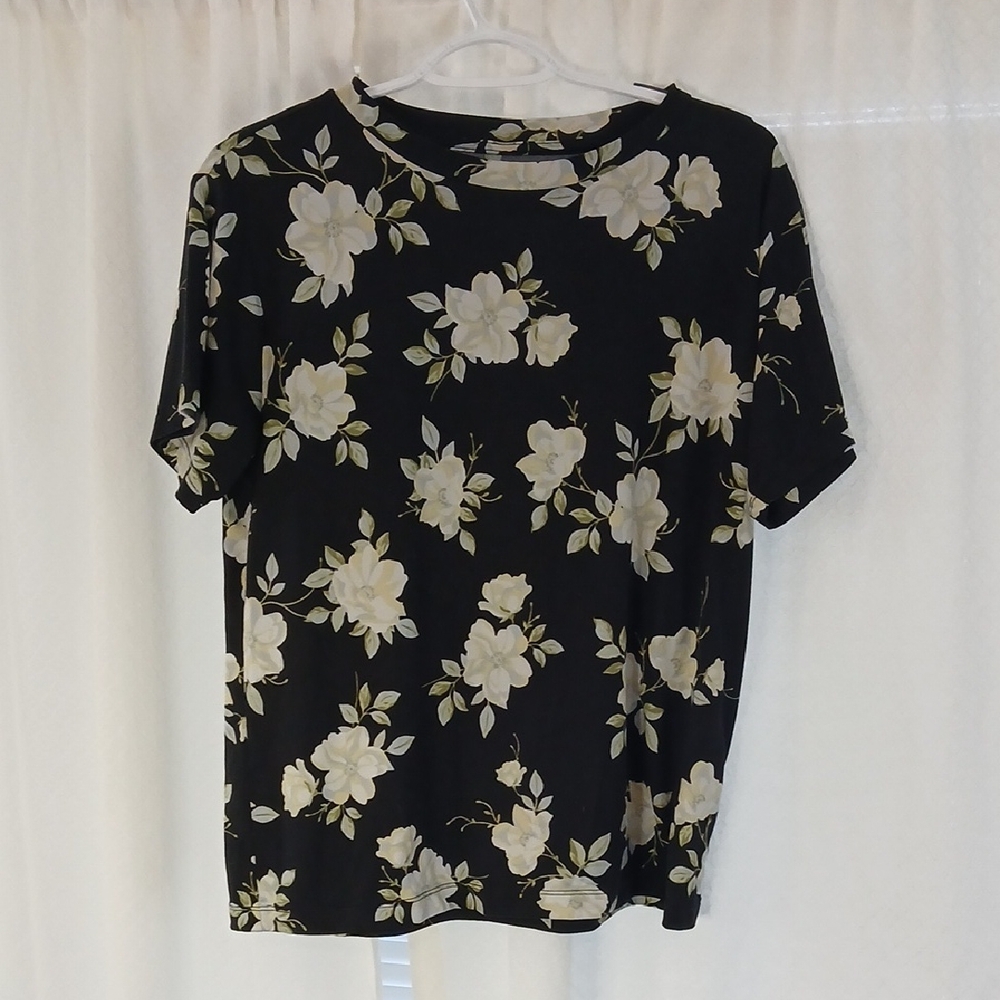 Black Short-Sleeve Floral Tee with Yellow Cream Blooms P2p 21"-25"